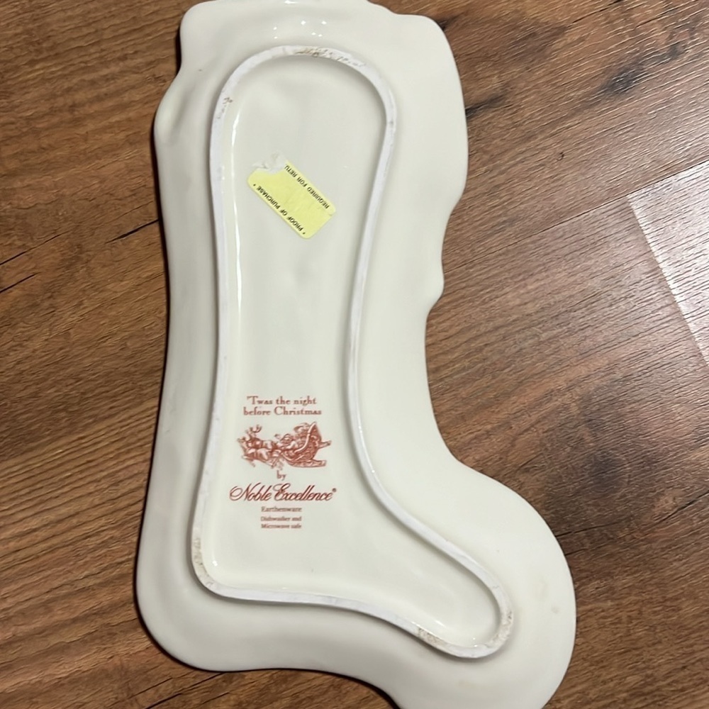 NOBLE EXCELLENCECHRISTMAS SNACK PLATE /SERVING PLATE STOCKING -SO CUTE - Picture 4 of 4